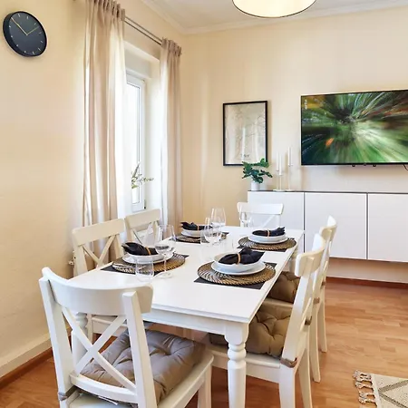 Marx - Zentrales & Geraeumiges Fuer Bis Zu 6 Personen - 2 Schlafzimmer Mit Tv, Wlan & Waschmaschine Lejlighed