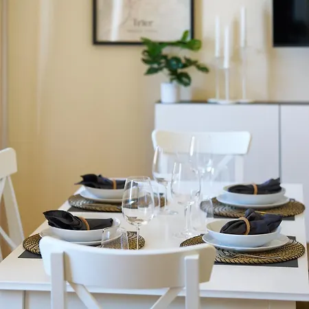 Appartement Marx - Zentrales & Geraeumiges Fuer Bis Zu 6 Personen - 2 Schlafzimmer Mit Tv, Wlan & Waschmaschine Trier